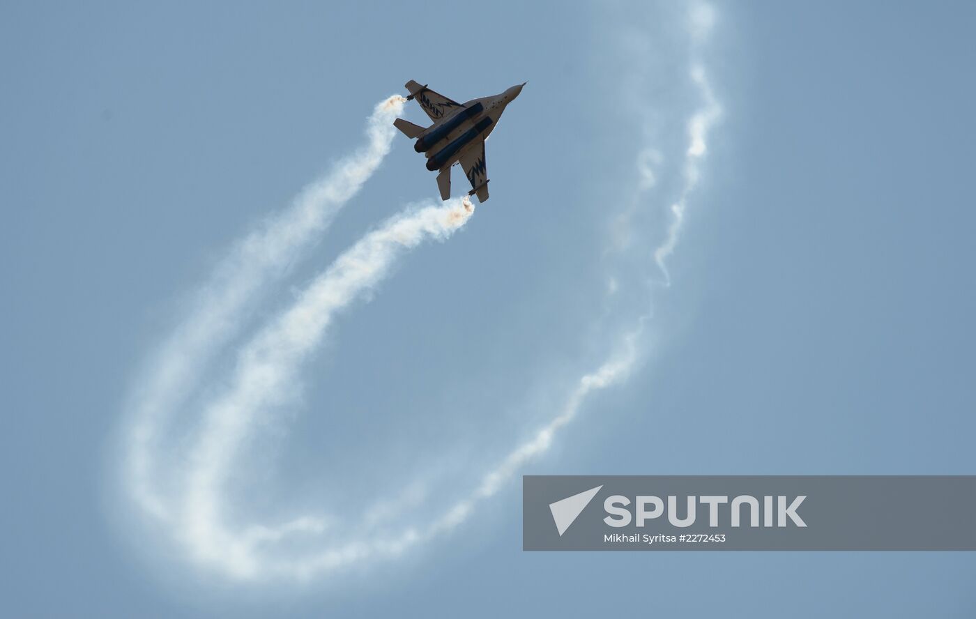 Air show at MAKS 2013