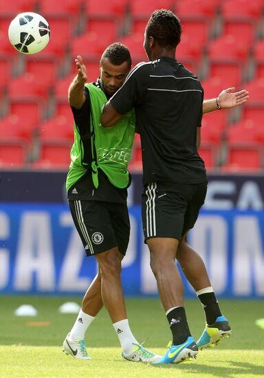Football. Training sessions before 2013 UEFA Super Cup match