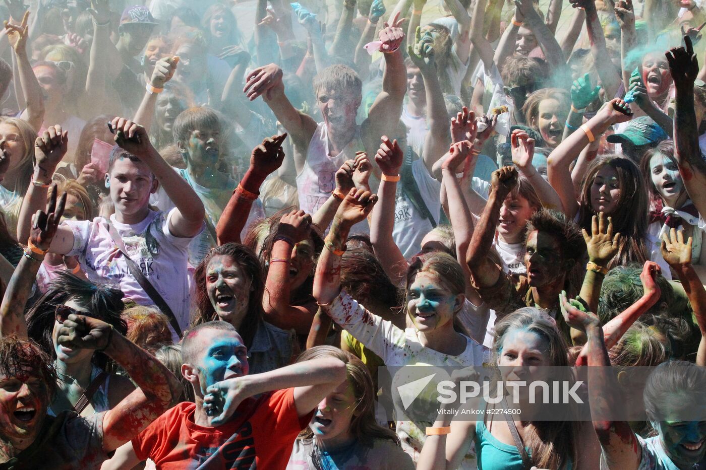 Holi festival of colors in Vladivostok