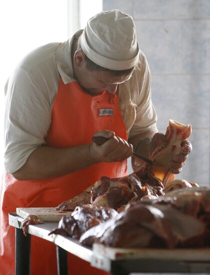 Russian food monistoring agency to step up Belarus meat control
