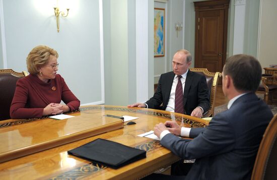 Vladimir Putin holds meeting on Syria