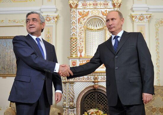 Vladimir Putin meets with Serge Sargsyan