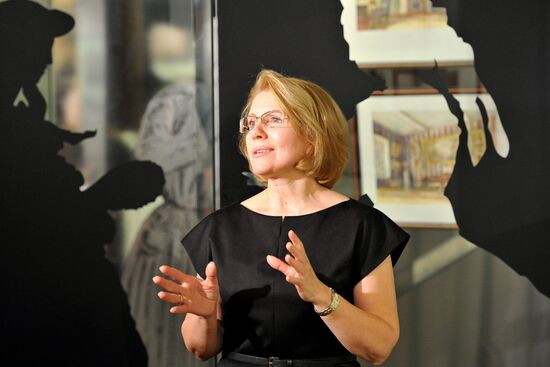 Unveiling 'Amongst loved ones... and strangers...' exhibition