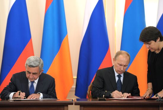 Vladimir Putin meets with Serge Sargsyan