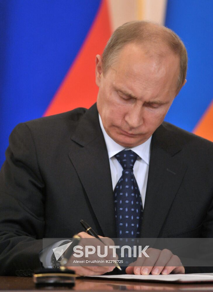 Vladimir Putin meets with Serge Sargsyan