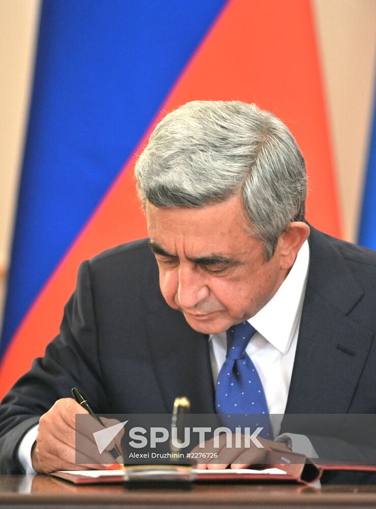 Vladimir Putin meets with Serge Sargsyan