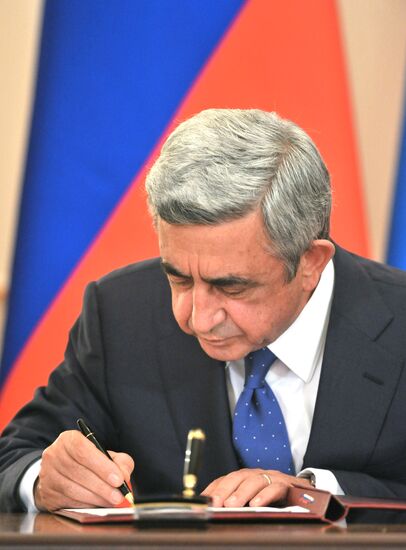 Vladimir Putin meets with Serge Sargsyan
