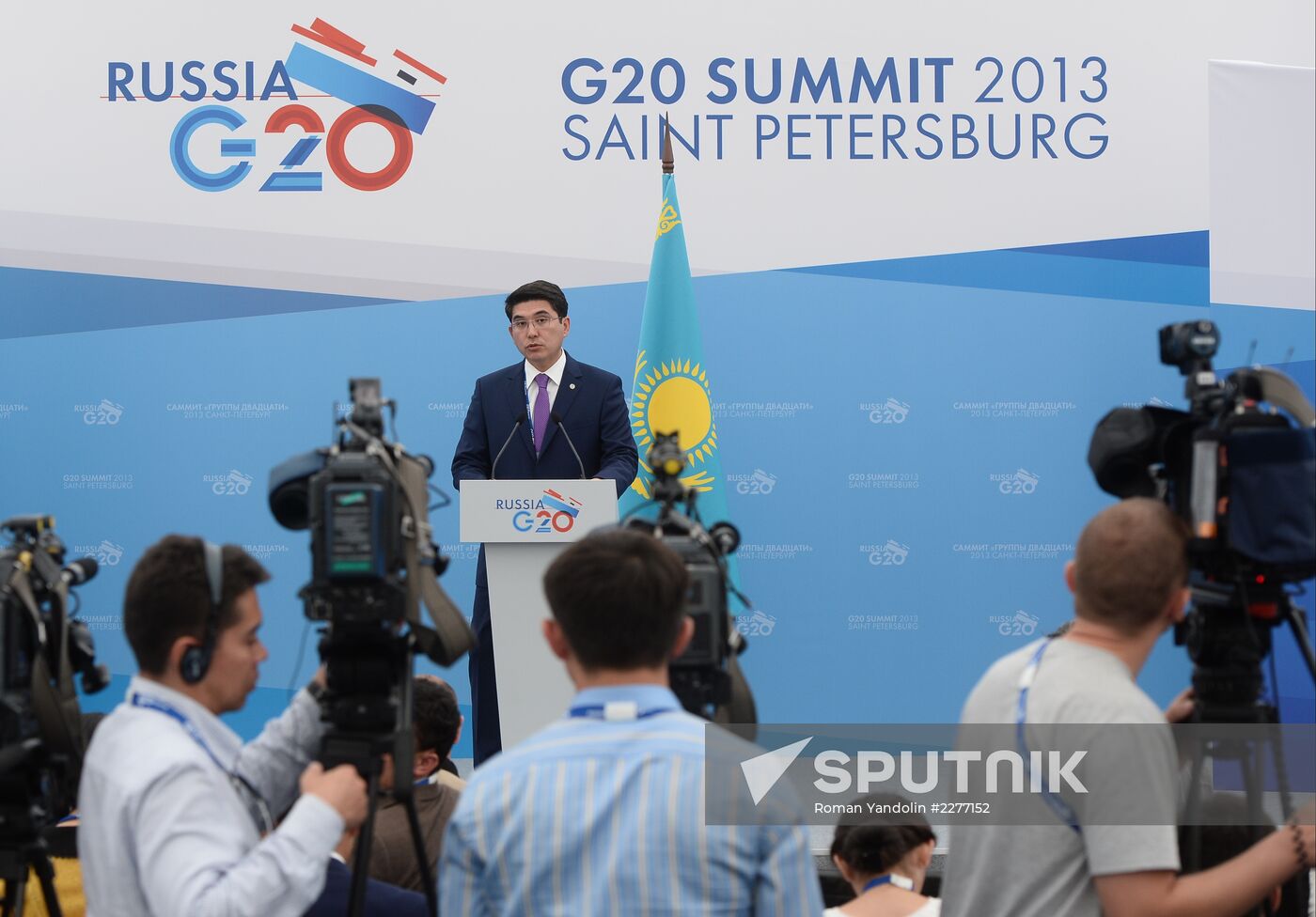 Briefings by Russian and foreign experts