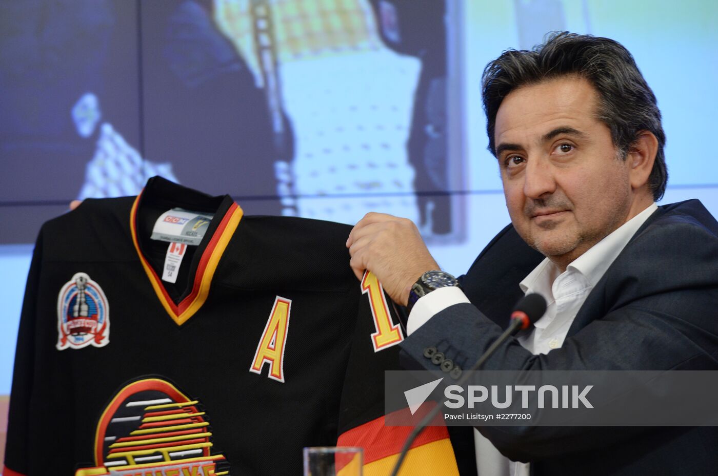 News conference by hockey player Pavel Bure at RIA Novosti