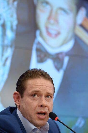 News conference by hockey player Pavel Bure at RIA Novosti