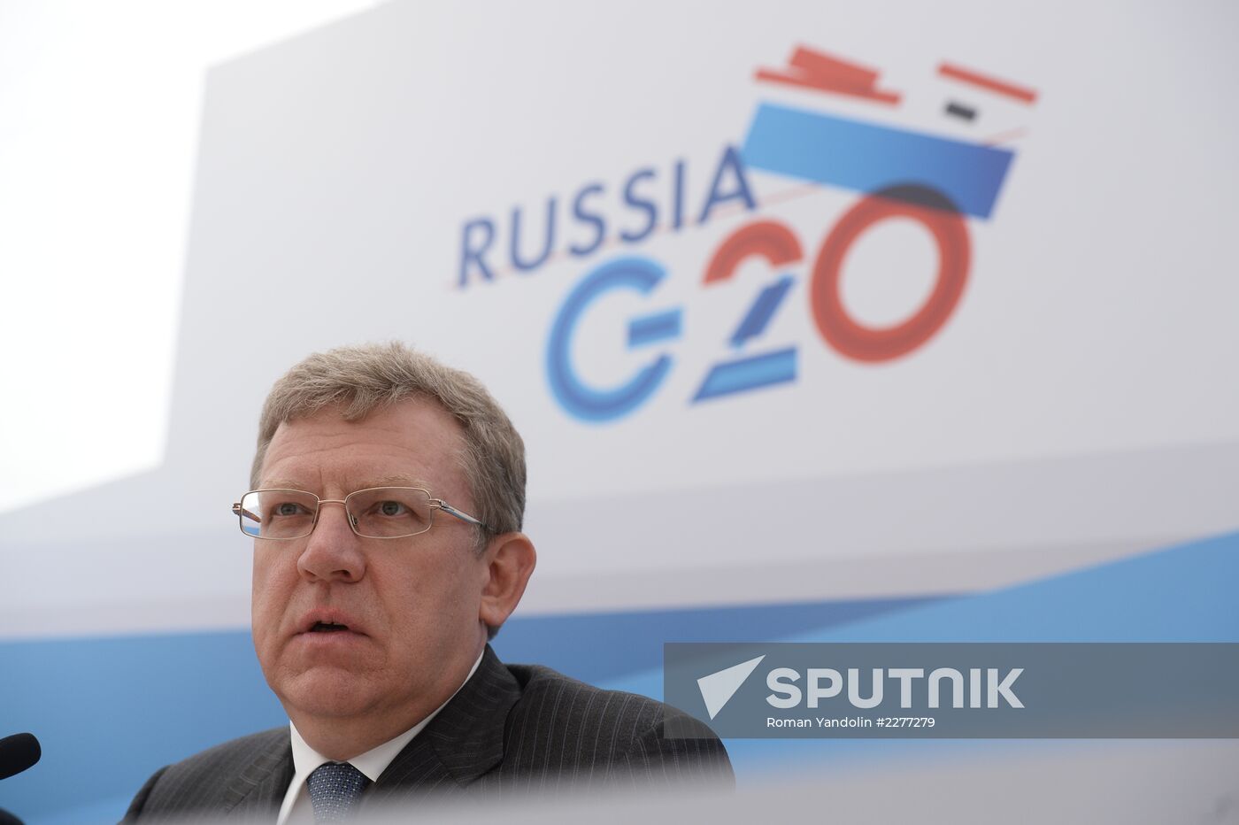 Briefings by Russian and foreign experts