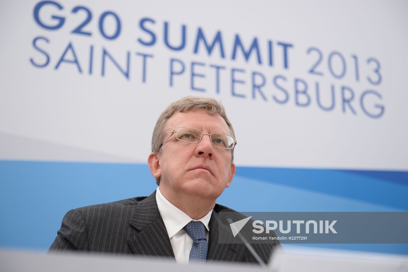 Briefings by Russian and foreign experts