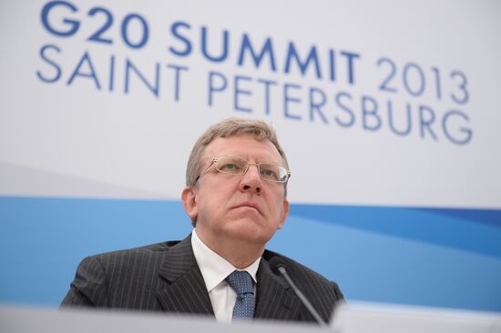 Briefings by Russian and foreign experts