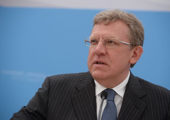 Briefings by Russian and foreign experts