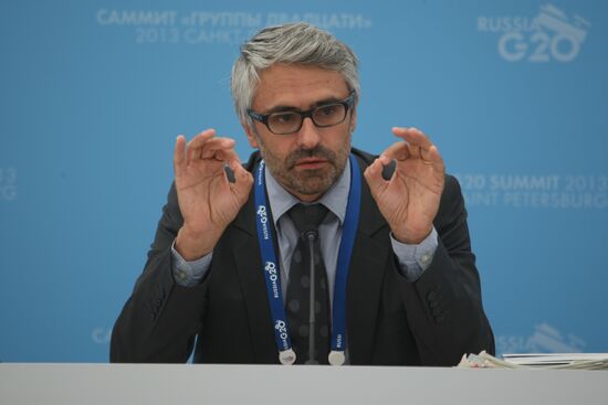 Briefings by Russian and foreign experts