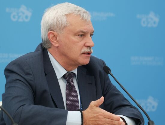 Briefings by Russian and foreign experts