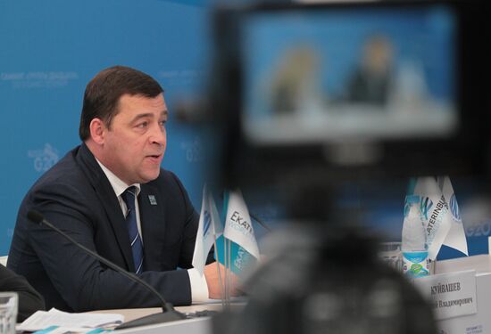 Briefings by Russian and foreign experts