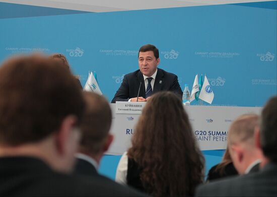 Briefings by Russian and foreign experts
