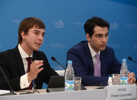 Briefings by Russian and foreign experts
