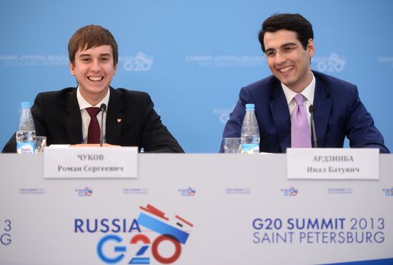 Briefings by Russian and foreign experts
