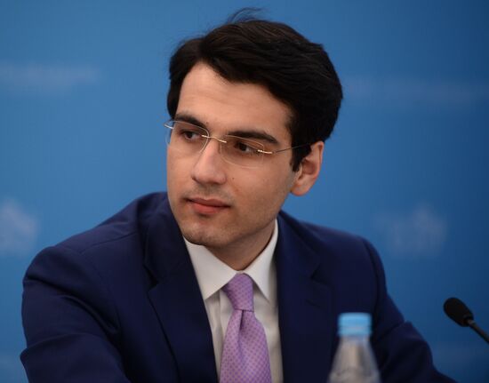 Briefings by Russian and foreign experts