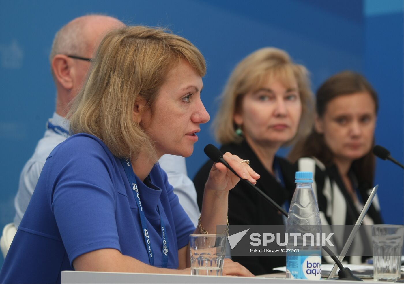Briefings by Russian and foreign experts