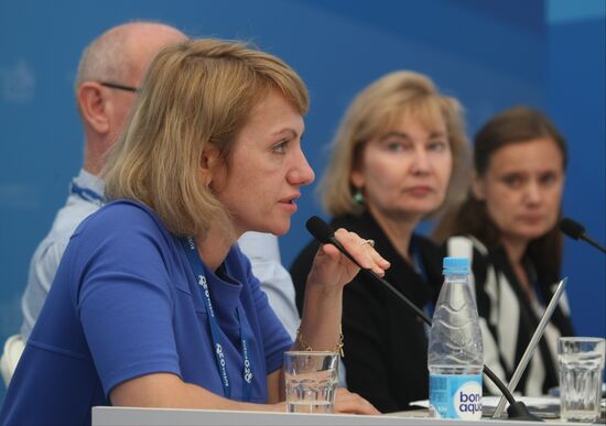 Briefings by Russian and foreign experts