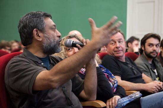 Lecture by photographer Guillaume Zyuli in St. Petersburg