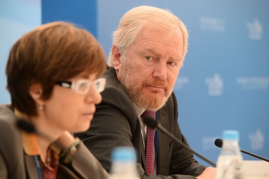 Briefings by Russian and foreign experts