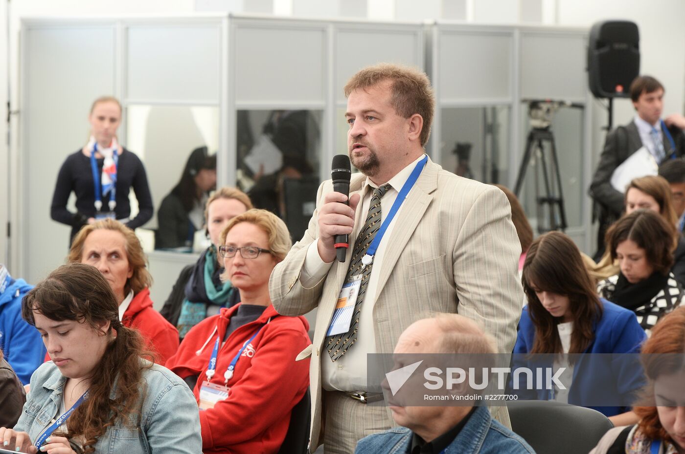 Briefings by Russian and foreign experts