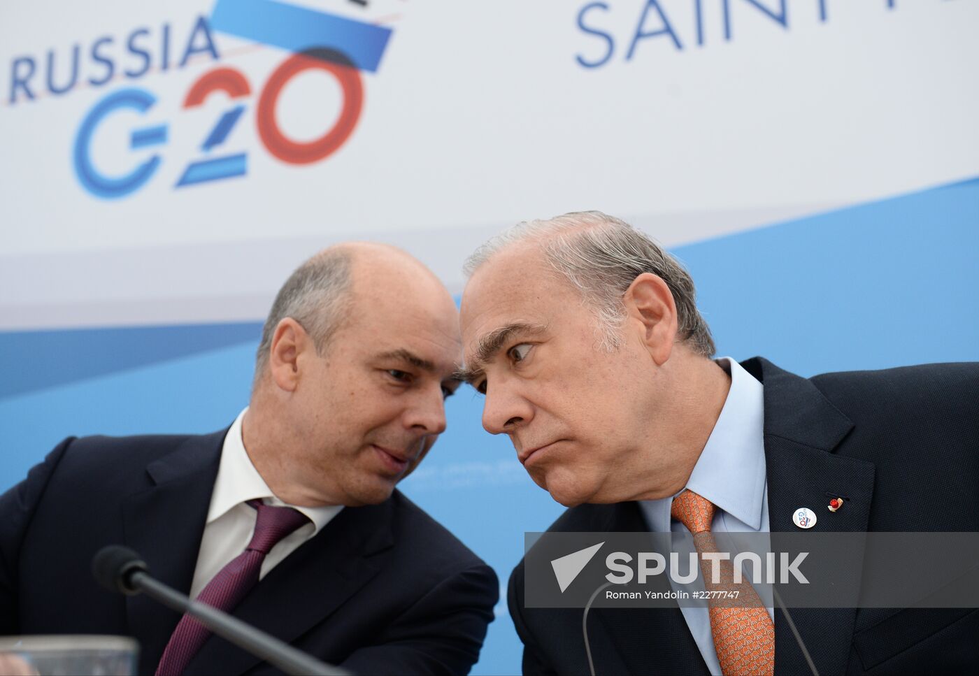 Briefings by Russian and foreign experts