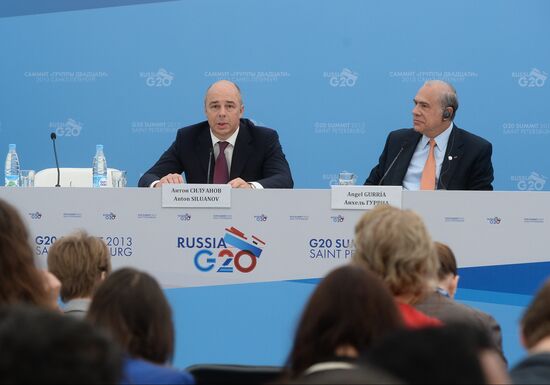 Briefings by Russian and foreign experts