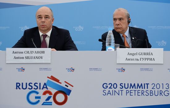 Briefings by Russian and foreign experts