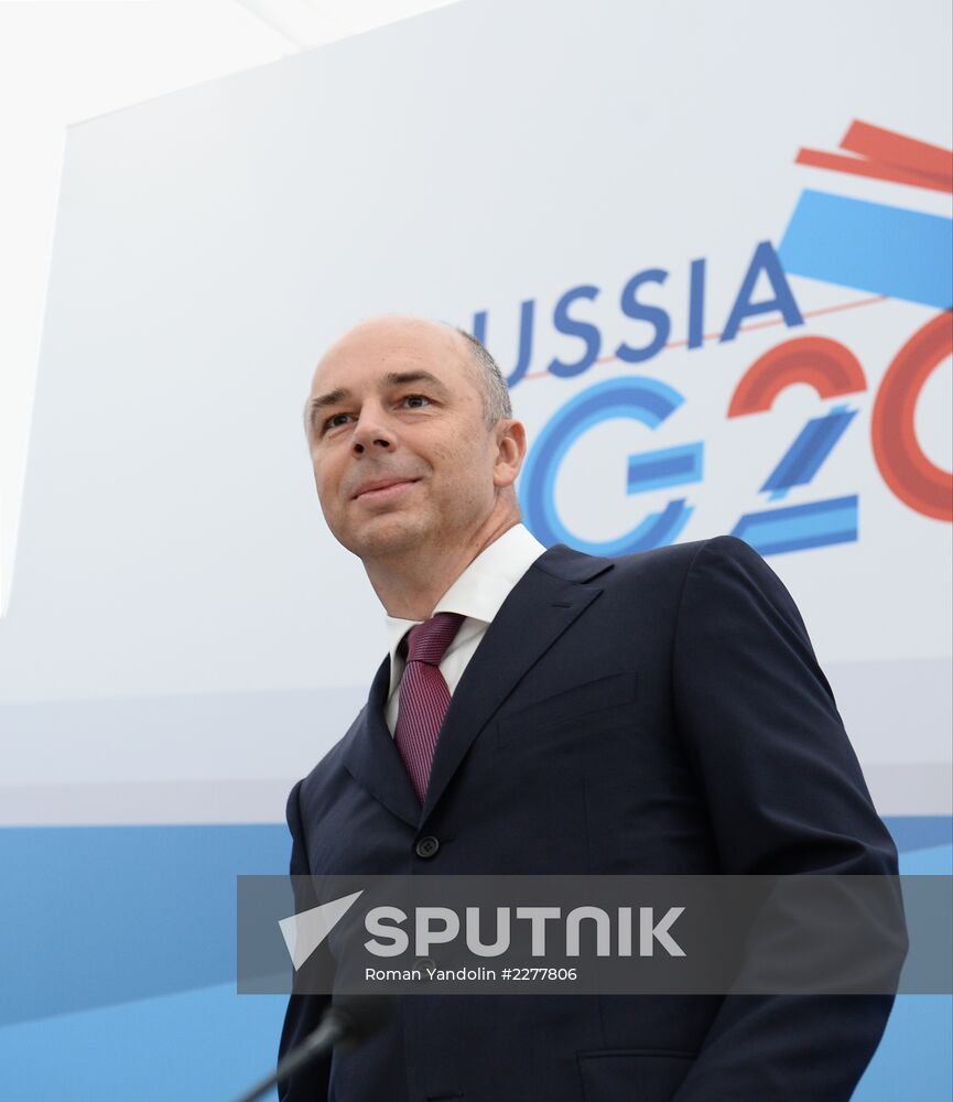 Briefings by Russian and foreign experts