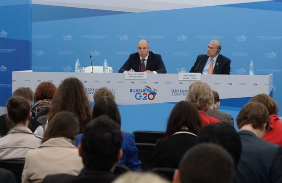 Briefings by Russian and foreign experts