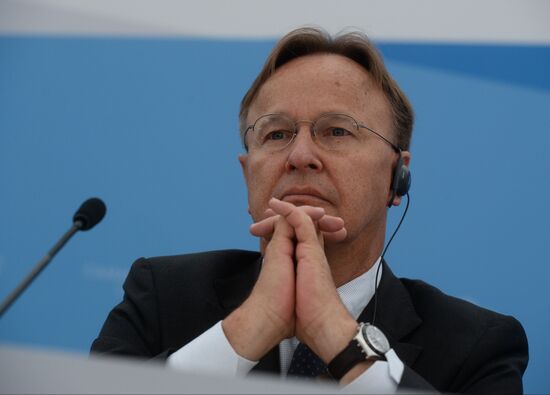 Briefings by Russian and foreign experts