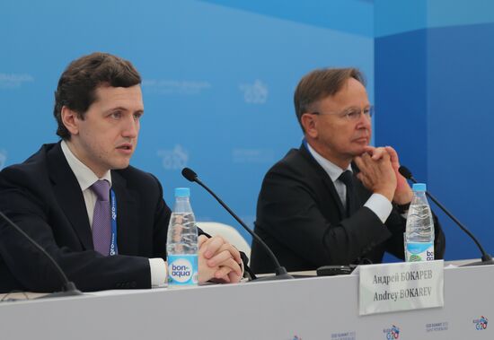 Briefings by Russian and foreign experts