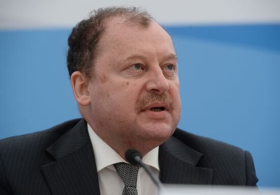 Briefings by Russian and foreign experts
