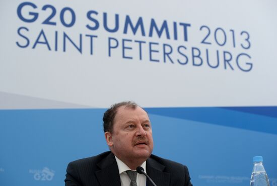 Briefings by Russian and foreign experts