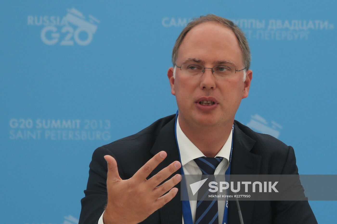 Briefings by Russian and foreign experts
