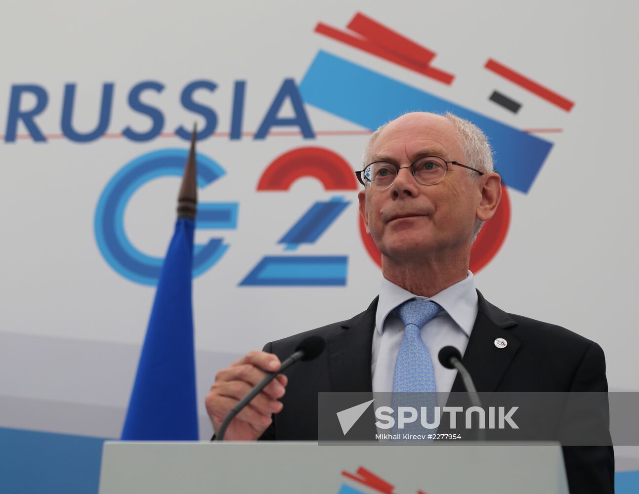 Briefings by Russian and foreign experts