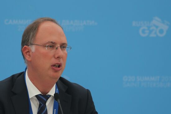 Briefings by Russian and foreign experts