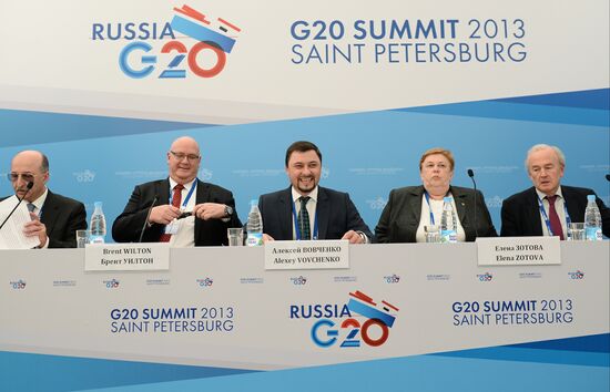 Briefings by Russian and foreign experts