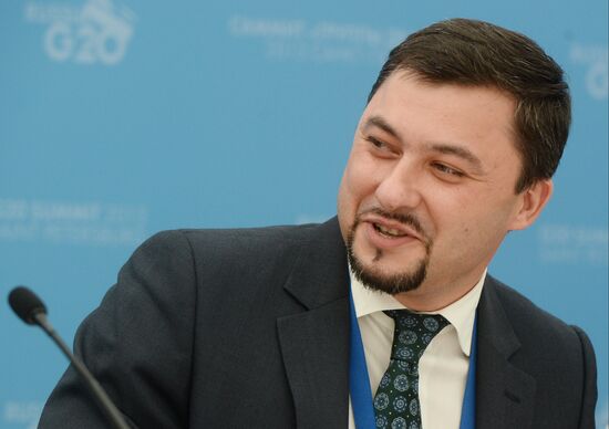 Briefings by Russian and foreign experts