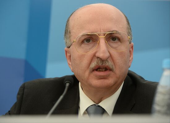 Briefings by Russian and foreign experts