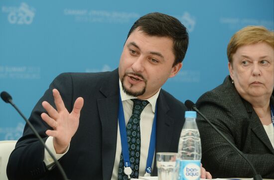 Briefings by Russian and foreign experts