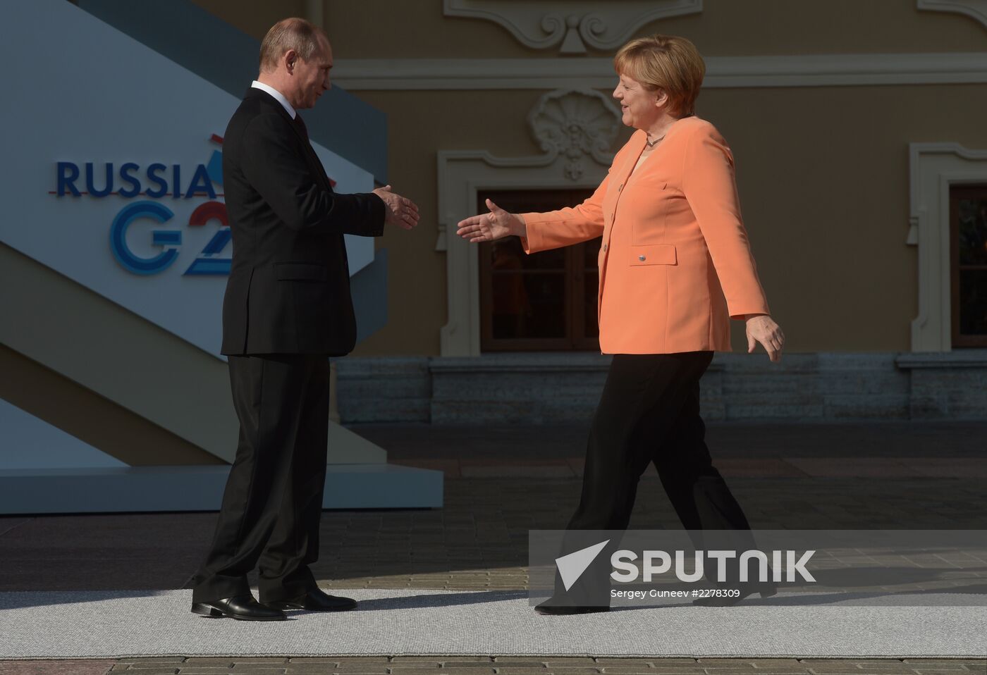Official welcome of G20 leaders by Vladimir Putin