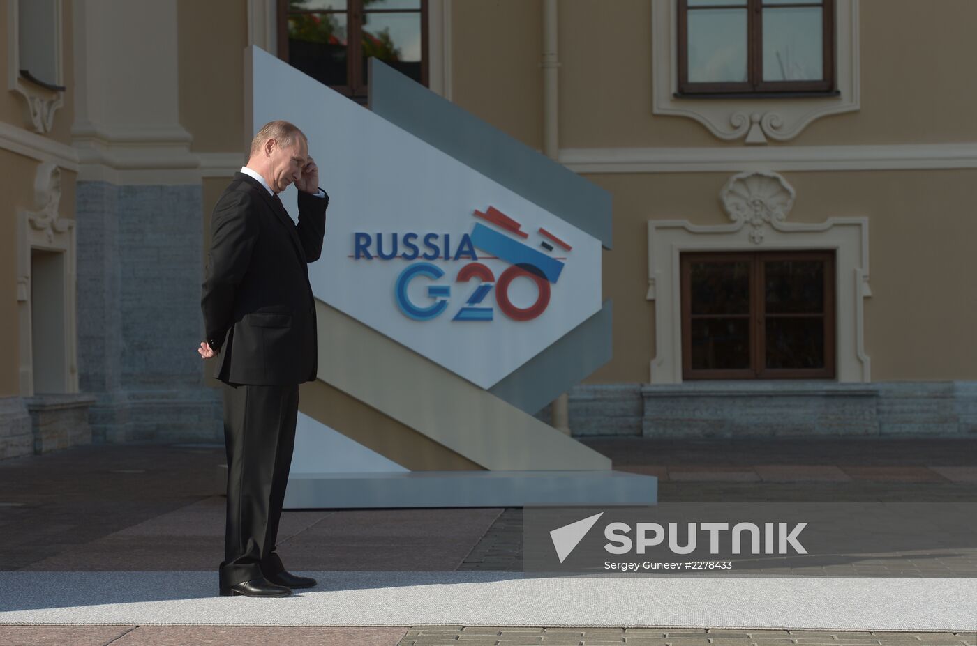 Official welcome of G20 leaders by Vladimir Putin