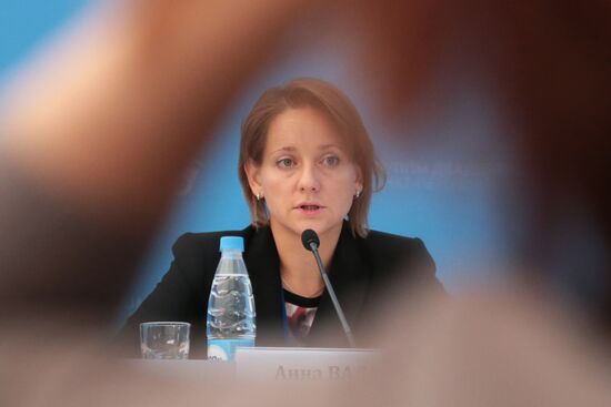 Briefings by Russian and foreign experts