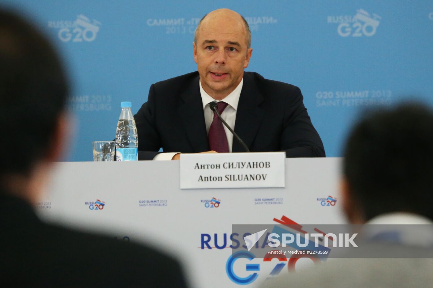 Briefings by Russian and foreign experts